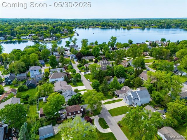 5620 Eastman Boulevard, West Bloomfield, MI 48323