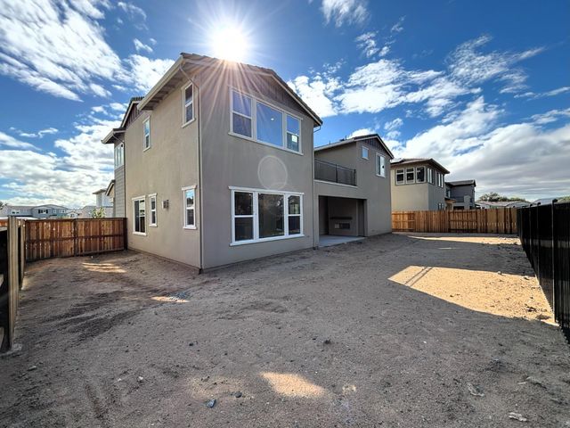 5740 Golden Pond Dr, Rocklin, CA 95677