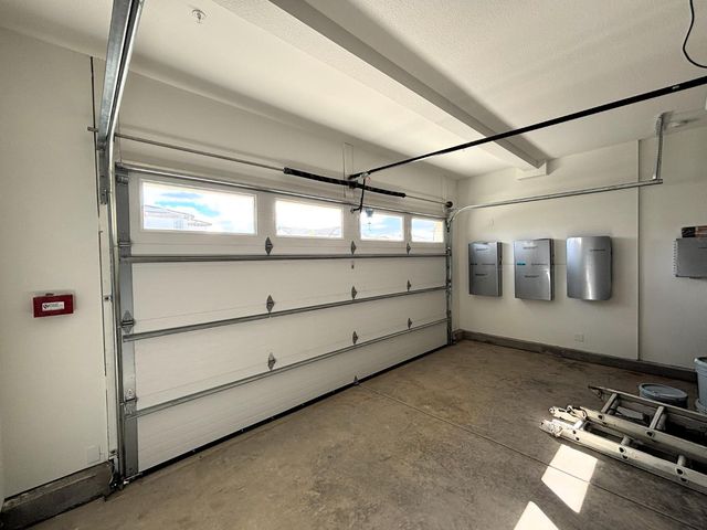 5740 Golden Pond Dr, Rocklin, CA 95677