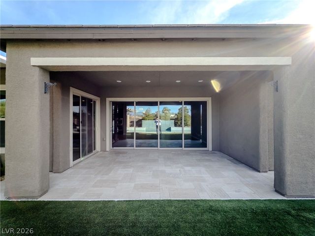 9706 Yellow Shadow Avenue, Las Vegas, NV 89149