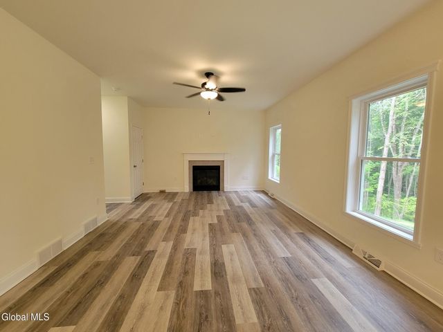 568 NYS 355 Cooper Hill Road, Poestenkill, NY 12198