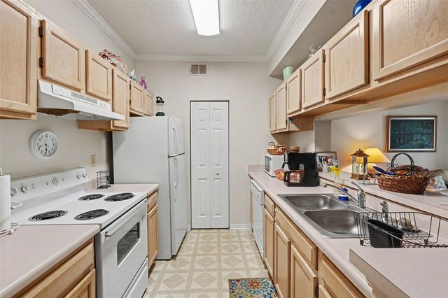 5602 PINNACLE HEIGHTS CIRCLE 108, Tampa, FL 33624