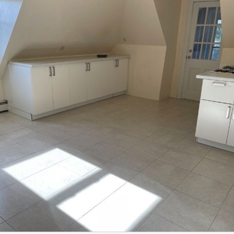 92 Thurston St. 3, Somerville, MA 02145