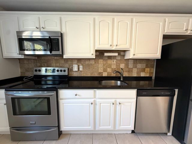 40 Bryon Rd 4, Boston, MA 02467
