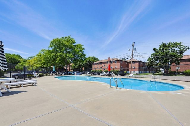 40 Bryon Rd 4, Boston, MA 02467