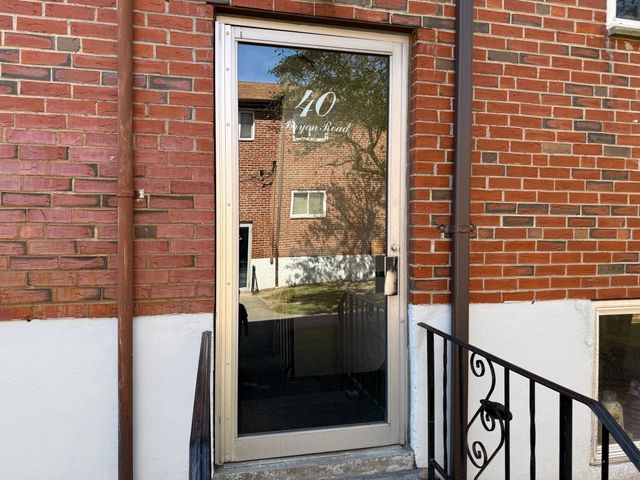 40 Bryon Rd 4, Boston, MA 02467