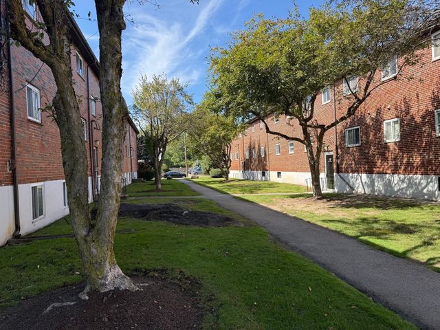 40 Bryon Rd 4, Boston, MA 02467