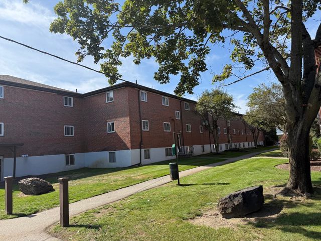 40 Bryon Rd 4, Boston, MA 02467