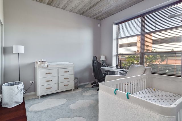 647 Metropolitan Way 214, Des Plaines, IL 60016