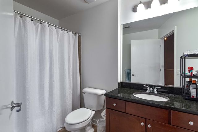 647 Metropolitan Way 214, Des Plaines, IL 60016