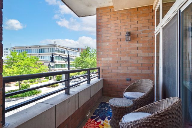 647 Metropolitan Way 214, Des Plaines, IL 60016