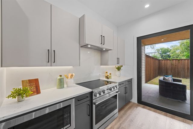 2304 Hondo, Dallas, TX 75219