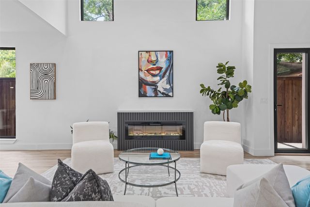 2304 Hondo, Dallas, TX 75219