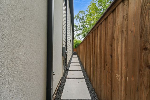 2304 Hondo, Dallas, TX 75219