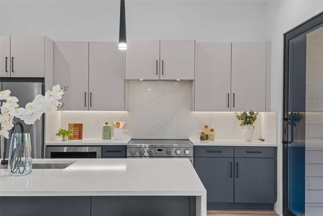 2304 Hondo, Dallas, TX 75219