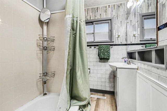 211 North Drive, Brooklyn, MI 49230