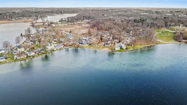211 North Drive, Brooklyn, MI 49230