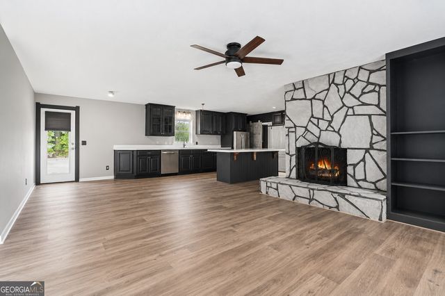 238 W Wedgewood Circle, Newnan, GA 30263