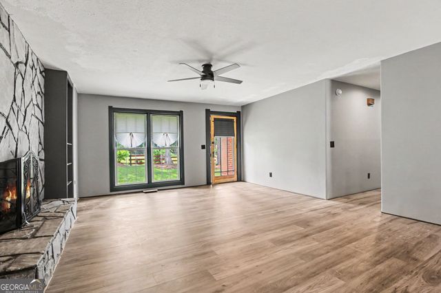 238 W Wedgewood Circle, Newnan, GA 30263
