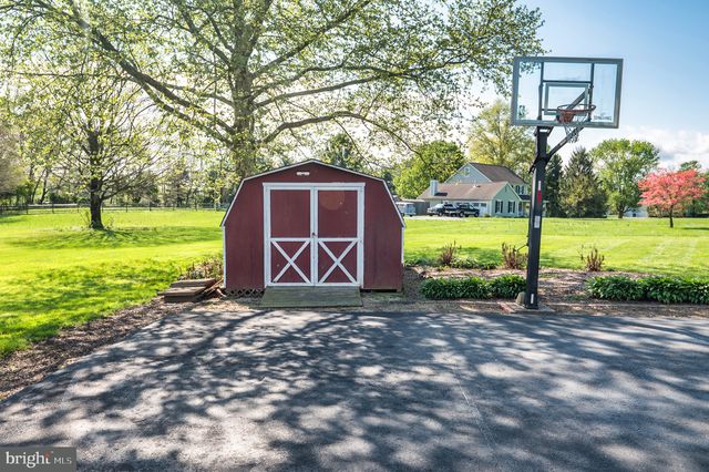 11 MEADOW WOOD LN, Landenberg, PA 19350