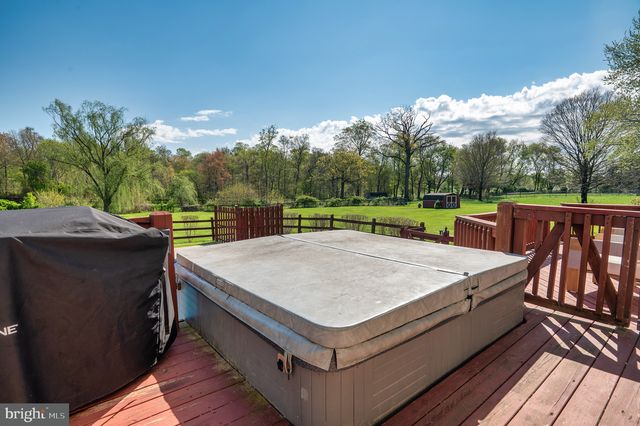 11 MEADOW WOOD LN, Landenberg, PA 19350