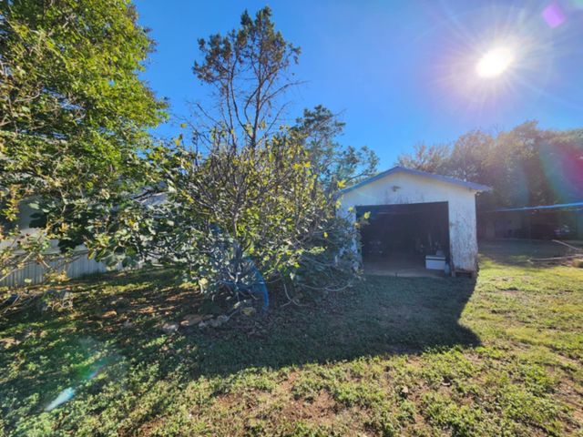 108 Mesquite LN, Burnet, TX 78611