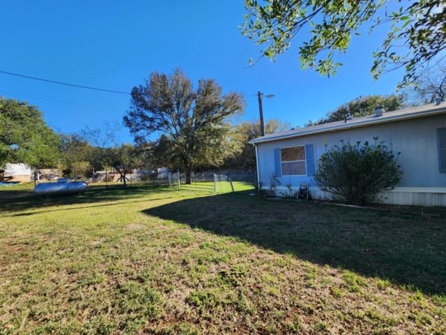 108 Mesquite LN, Burnet, TX 78611