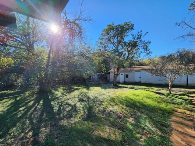 108 Mesquite LN, Burnet, TX 78611