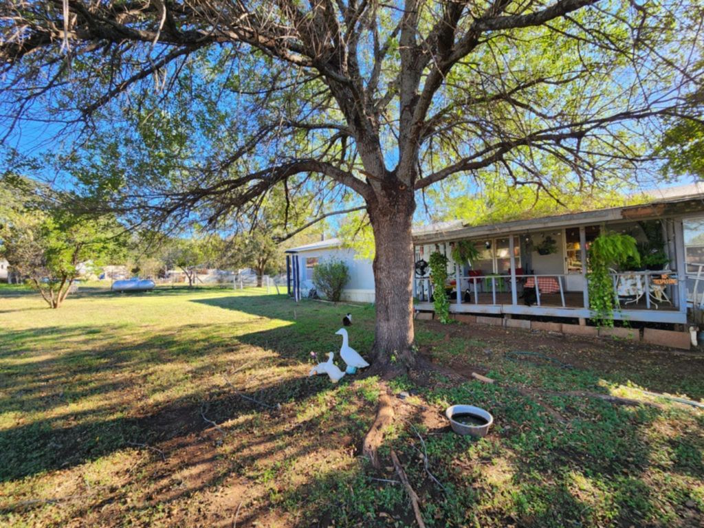 108 Mesquite LN, Burnet, TX 78611