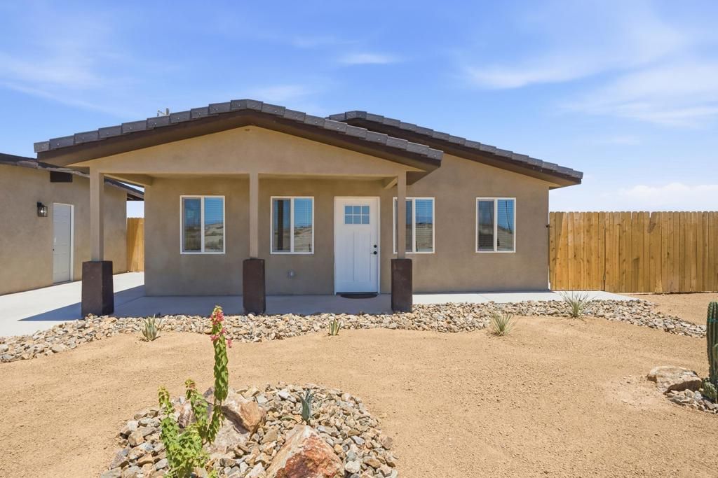 Image 2 of property listing at 2184 Riviera Court, Thermal, CA 92274