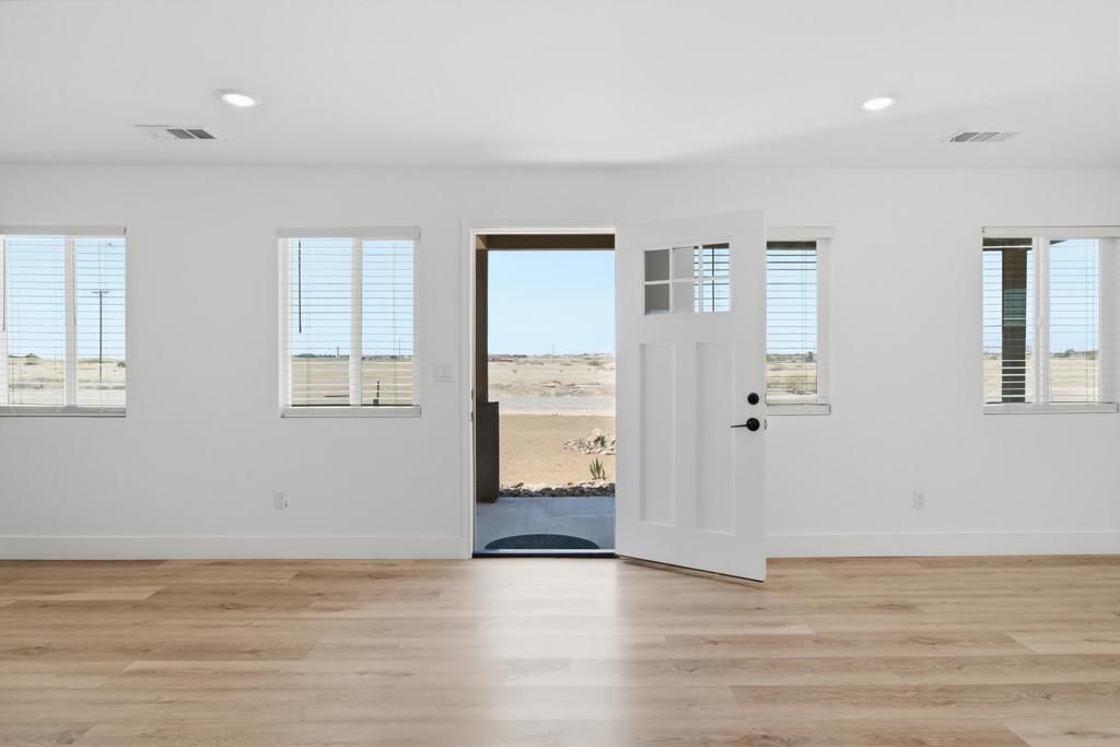 Image 5 of property listing at 2184 Riviera Court, Thermal, CA 92274