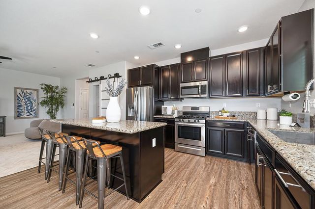 7136 Corvus Cir, Roseville, CA 95747