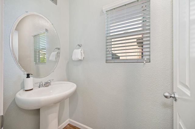 7136 Corvus Cir, Roseville, CA 95747