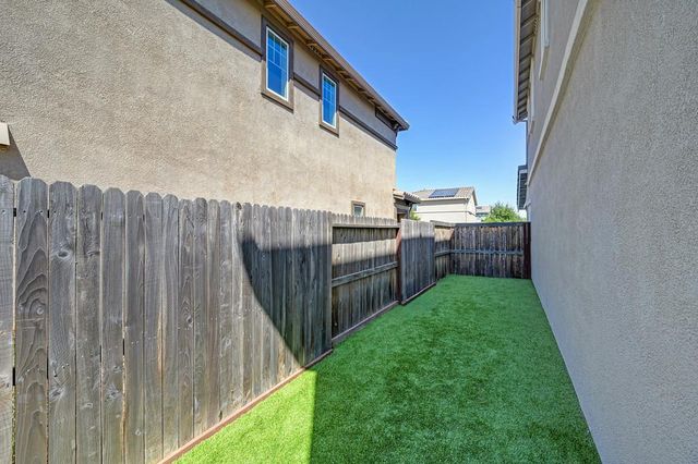 7136 Corvus Cir, Roseville, CA 95747