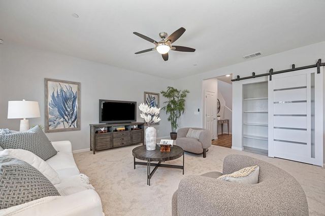 7136 Corvus Cir, Roseville, CA 95747