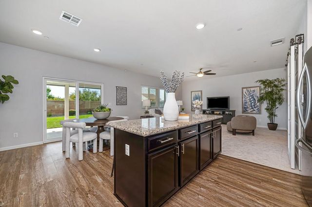 7136 Corvus Cir, Roseville, CA 95747