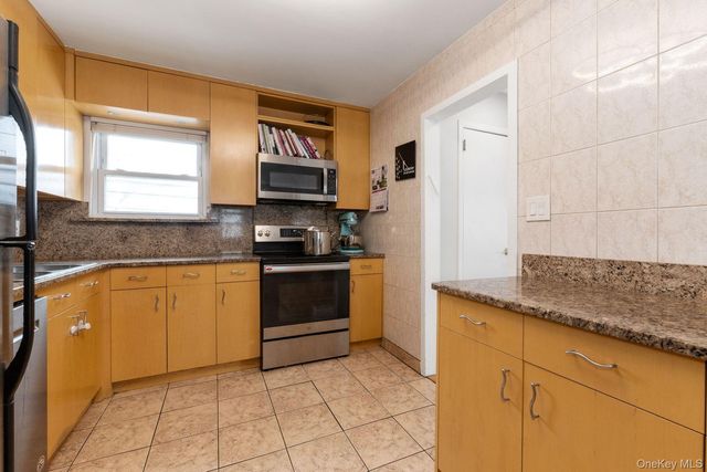 409 barnard Avenue, Woodmere, NY 11559