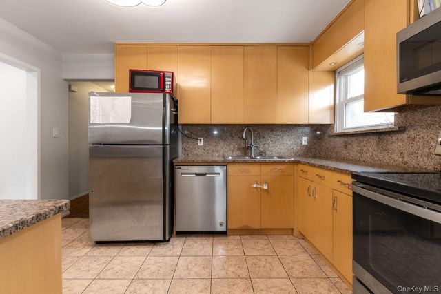 409 barnard Avenue, Woodmere, NY 11559