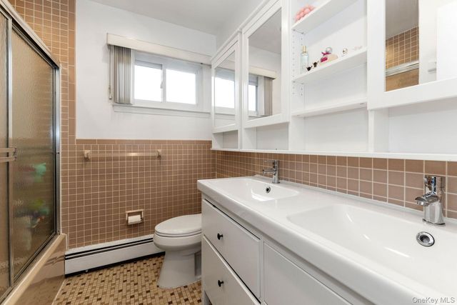 409 barnard Avenue, Woodmere, NY 11559