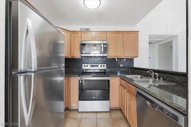 9325 West Desert Inn Road 218, Las Vegas, NV 89117