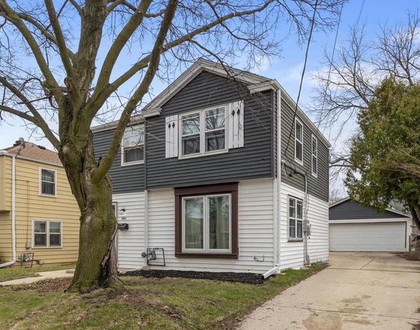 1913 E Eden PLACE, Saint Francis, WI 53235