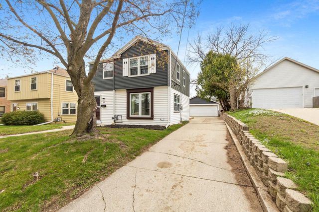 1913 E Eden PLACE, Saint Francis, WI 53235