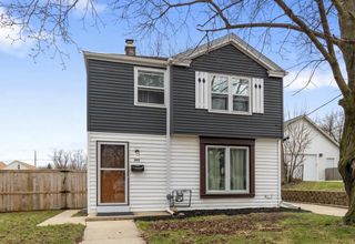 1913 E Eden PLACE, Saint Francis, WI 53235