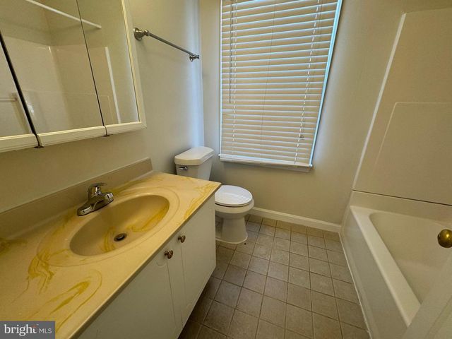 9207 HUNTING PINES PL, Fairfax, VA 22032