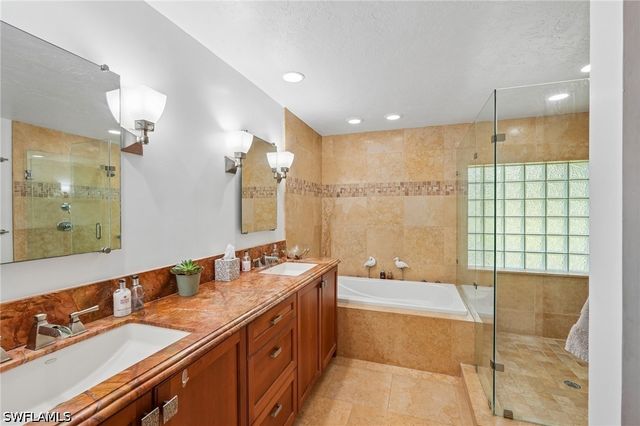 4980 Tamarind Ridge DR, Naples, FL 34119