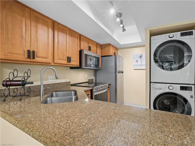 600 Neapolitan WAY 127, Naples, FL 34103