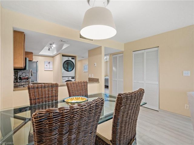 600 Neapolitan WAY 127, Naples, FL 34103