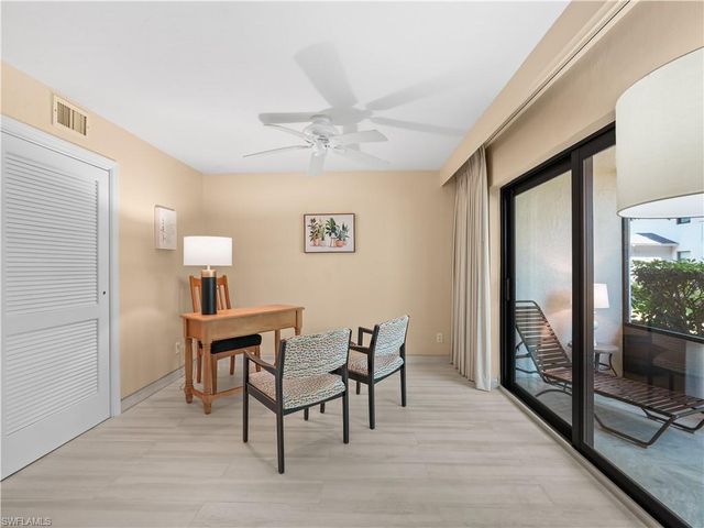 600 Neapolitan WAY 127, Naples, FL 34103