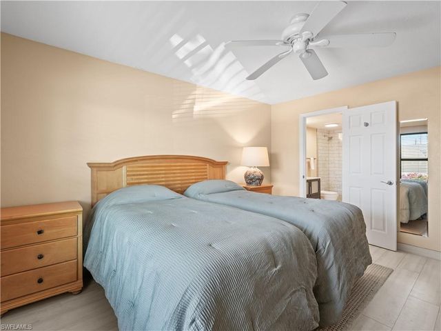 600 Neapolitan WAY 127, Naples, FL 34103