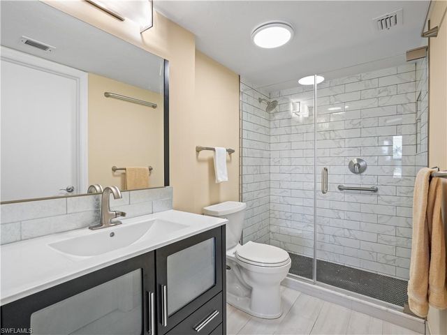 600 Neapolitan WAY 127, Naples, FL 34103